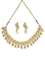 Load image into Gallery viewer, Karatcart Gold Plated Kundan Peal Jewellery Set for Women
